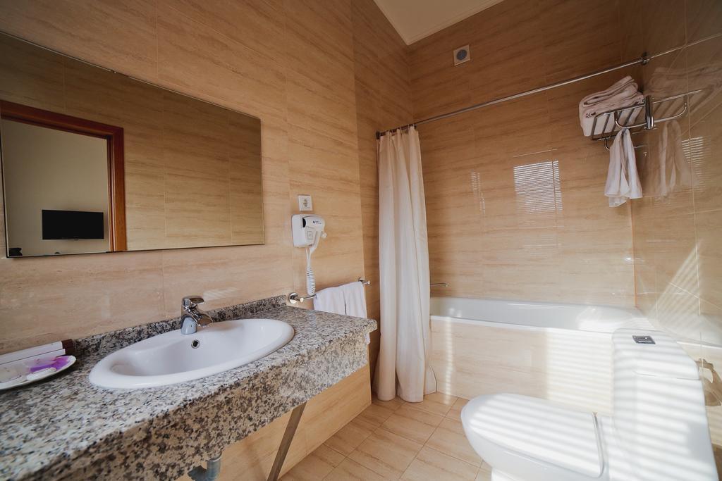 Bishkek Boutique Hotel מראה חיצוני תמונה